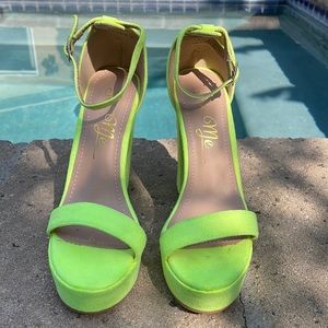 Neon lemon green women’s heels - 4 1/2”
